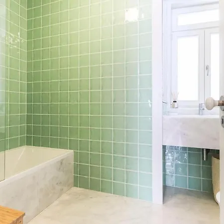 Gasthuis Private In Historic Center - Steps From Santa Justa Lift Lissabon