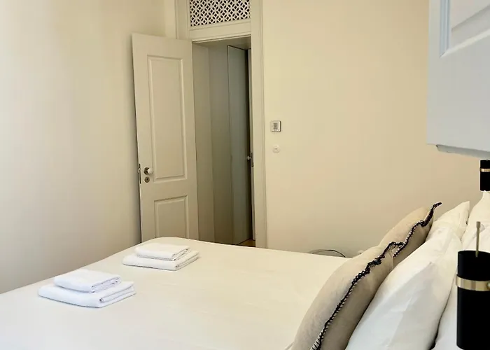 Private In Historic Center - Steps From Santa Justa Lift Lisbon