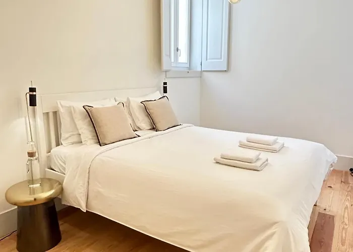 Private In Historic Center - Steps From Santa Justa Lift * リスボン